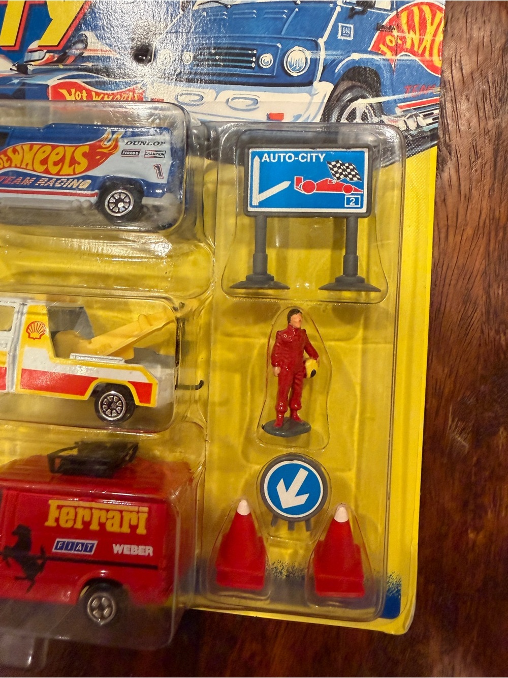 Corgi Auto-City Super Electronic Garage Playset #93425–Hot Wheels/Ferrari /Shell - Picture 4 of 9